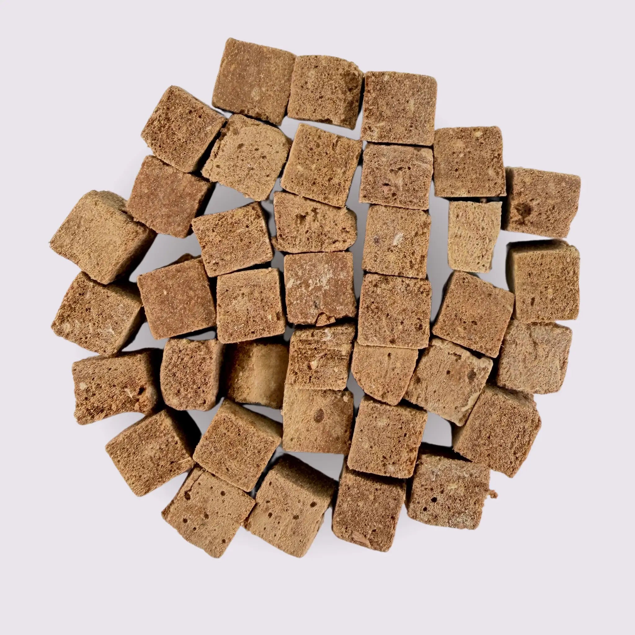 Nibblie Pure Beef Bites, 1kcal freeze-dried training treats for small dogs, 100% natural beef cubes for puppies and dogs.